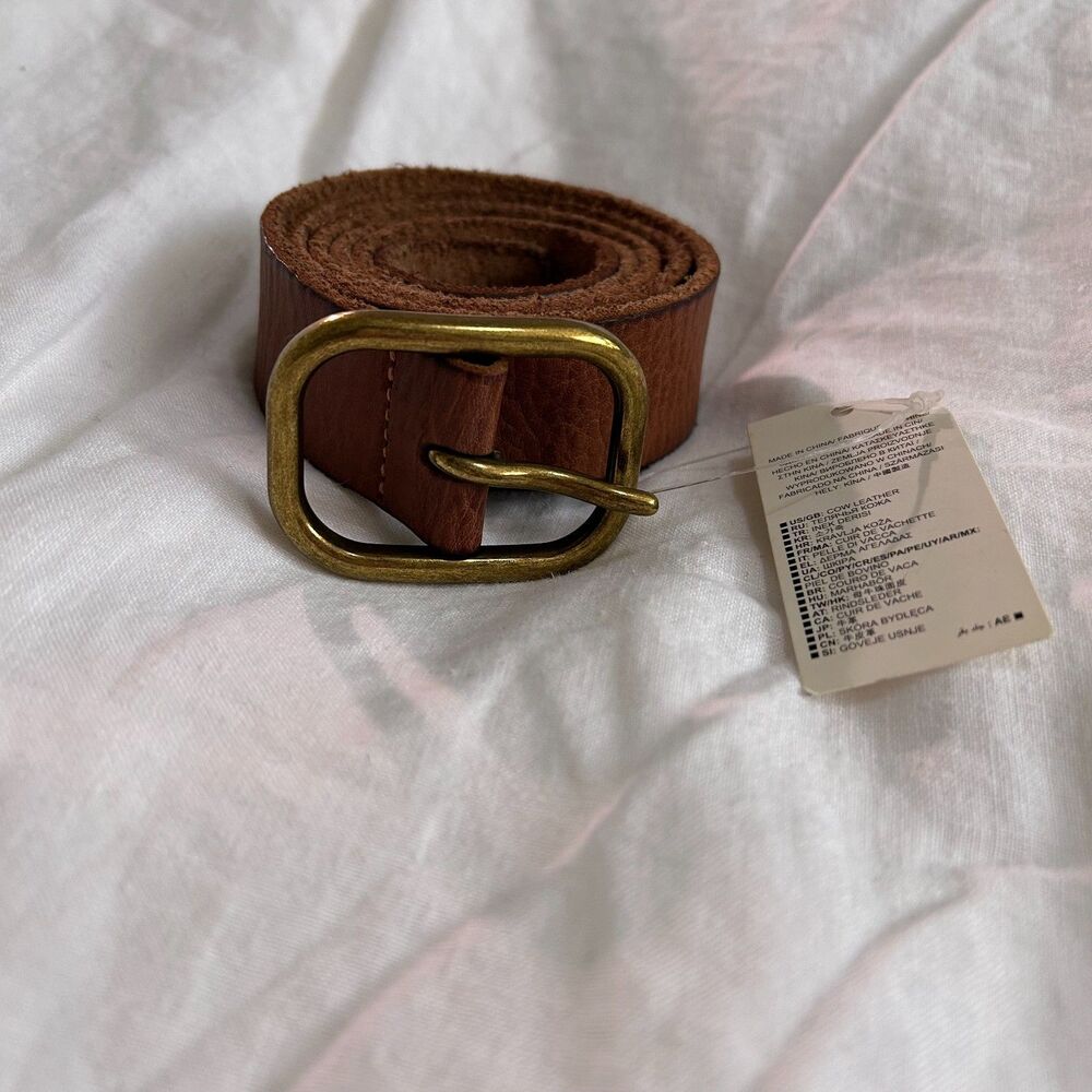Gap Brown Cognac Leather Belt Medium Gold Buckle NWT 100% Leather